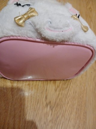 Estuche unicornio peludo rosa