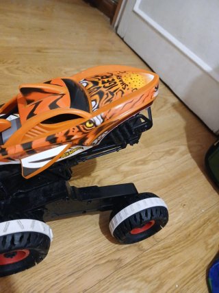Coche teledirigido Hot Wheels Tiger Shark