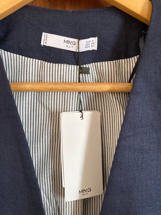 Blazer de lino azul (Mango)