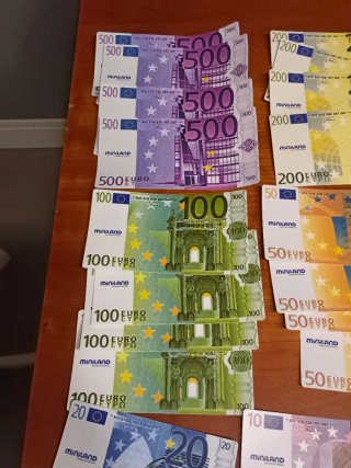 Juego de monedas y billetes Miniland