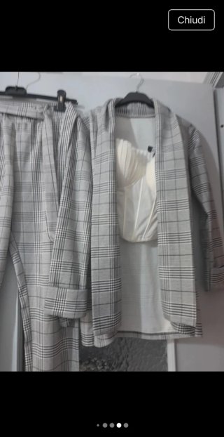 Tailleur con corpetto a quadri