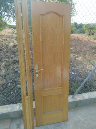 Puerta maciza pino con manilla