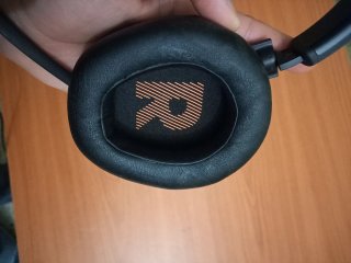 Auriculares JBL para gamers con micrófono.