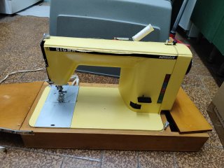 Máquina de coser Sigma 2000 con caja transporte
