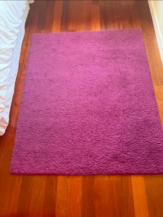 Alfombra púrpura suave