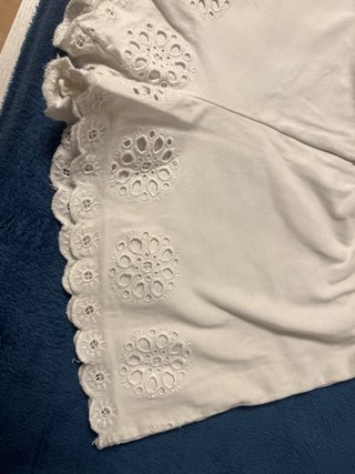 Pantaloni corti bianchi ricamati