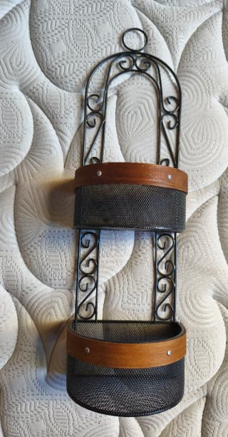 Estantería de pared metal y madera