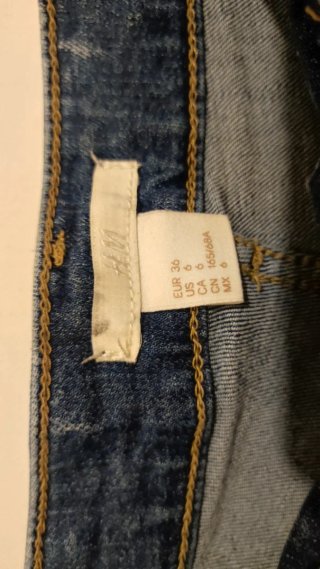 Conjunto de dos camisetas y vaquero corto.