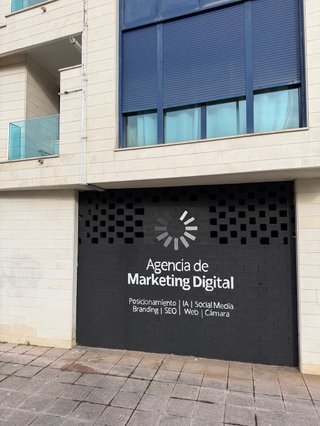 Local 224 m² en dos plantas · El Astillero