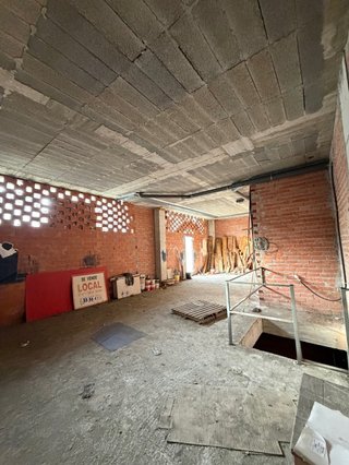 Local 224 m² en dos plantas · El Astillero