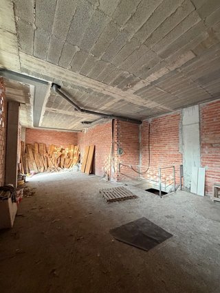 Local 224 m² en dos plantas · El Astillero