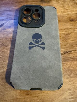 Funda iPhone 15 Pro Calavera