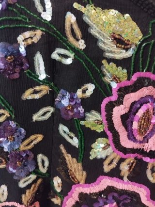 Blusa seda bordada flores abalorios