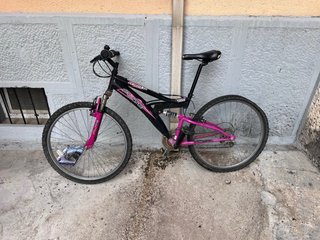 Bicicleta Mountain Bike Negra y Rosa