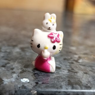 Mini figura Hello Kitty con conejito