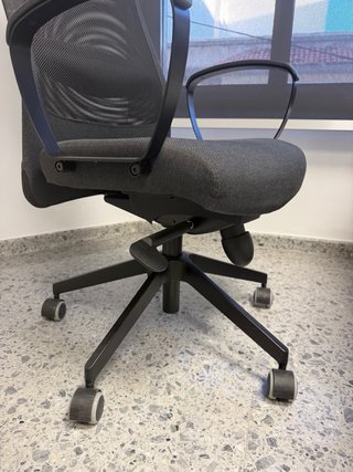 Silla de escritorio ergonómica negra