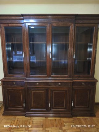 Aparador Vitrina de Madera Clásico y mesa tv.