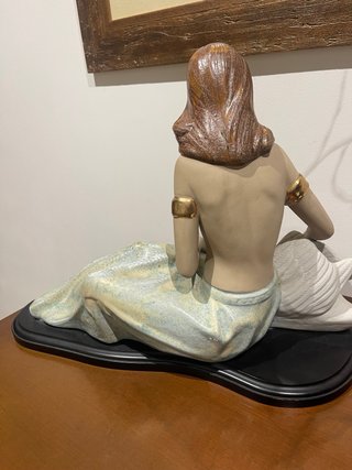 Figura Decorativa Dama con Cisne