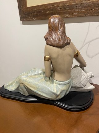 Figura Decorativa Dama con Cisne