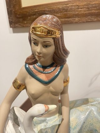 Figura Decorativa Dama con Cisne