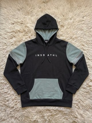 Sudadera Inside Negra y Gris de segunda mano.