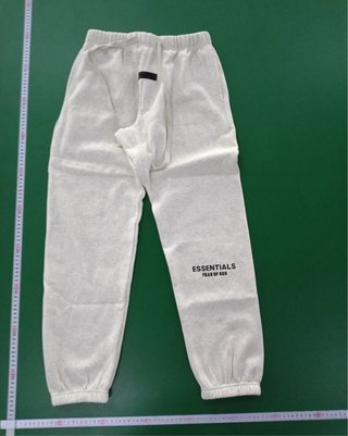 Pantalón chándal Fear of God Essentials beige