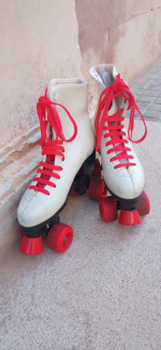 Patines de 4 Ruedas Blancos y Rojos