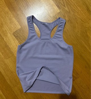 Camiseta de tirantes deportiva lila nueva