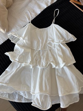 Vestido blanco con volantes