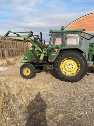 Tractor John Deere con pala