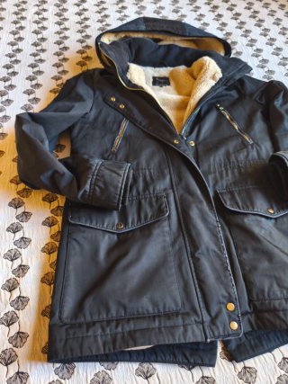 Chaqueta negra con forro polar