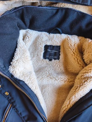 Chaqueta negra con forro polar