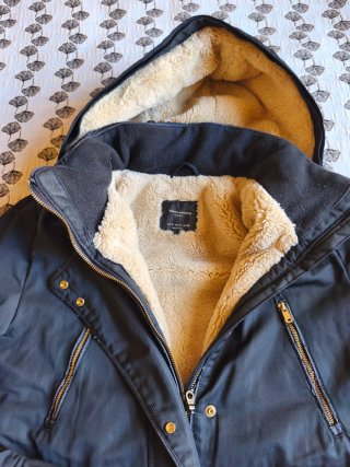 Chaqueta negra con forro polar