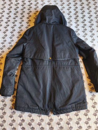 Chaqueta negra con forro polar