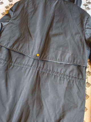 Chaqueta negra con forro polar