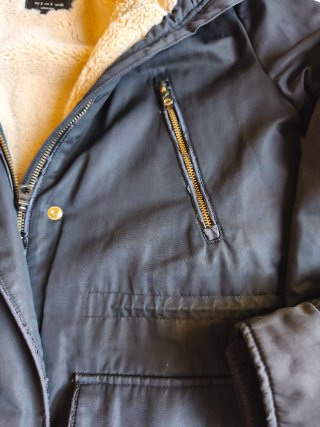 Chaqueta negra con forro polar