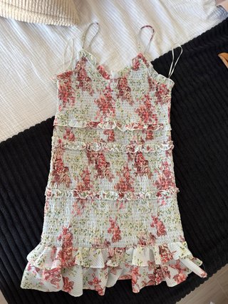 Vestido floral con volantes
