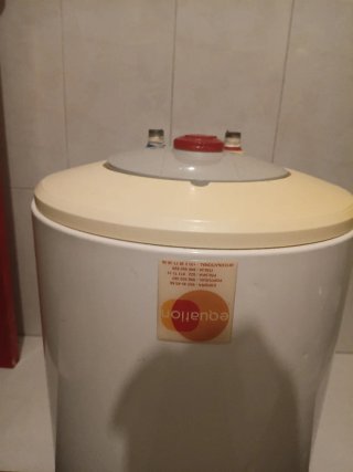 Calentador 30 L Equator blanco y beige