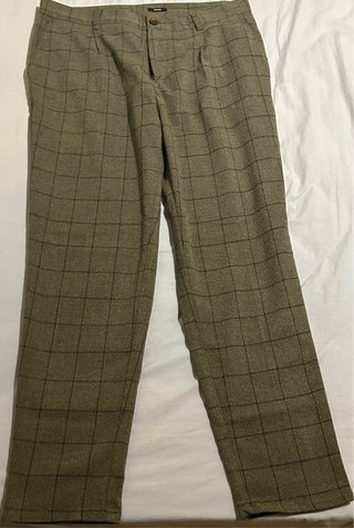 Pantalones de cuadros grises