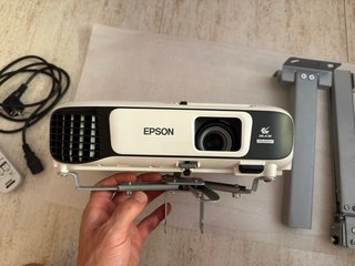 Proyector Epson H846B con Mando