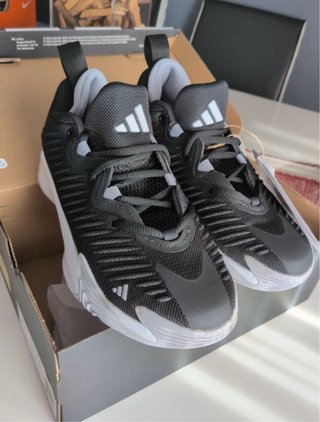 Zapatillas nuevas Baloncesto Adidas Junior