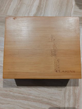 Caja joyero Clarins de bambú mediana