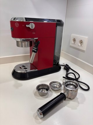 Cafetera Delonghi Dedica Style Roja