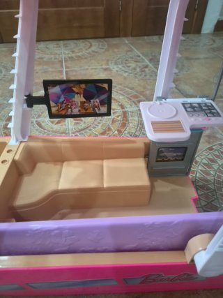 Barco Barbie con tobogán y accesorios.