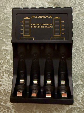 Caricabatterie Pujimax per pile AA/AAA