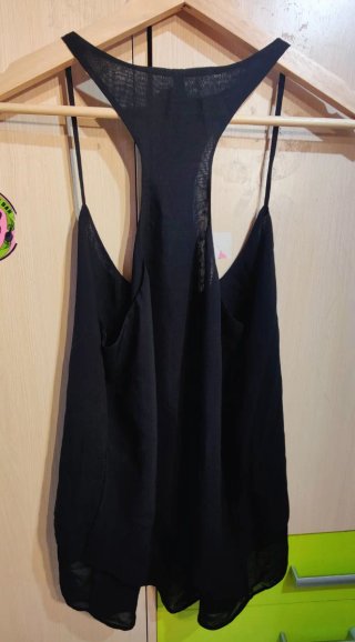 Camiseta de tirantes negra Bershka