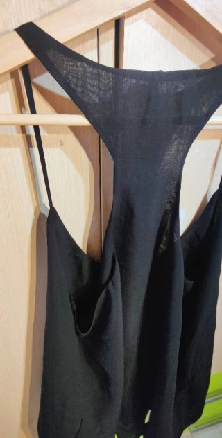 Camiseta de tirantes negra Bershka