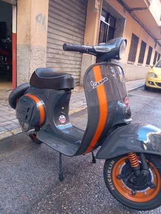 Vespa Super 125 gris