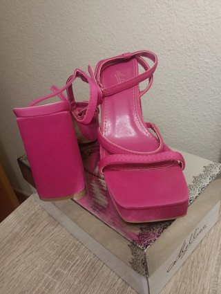 Zapatos de tacón rosa