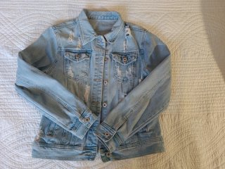 Chaqueta vaquera desgastada